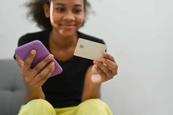 Compte bancaire en France sans résidence : est-ce possible ?